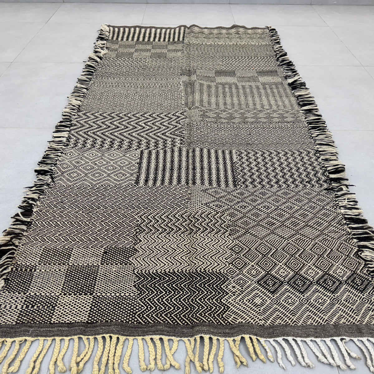 Kilim Taznakht Rug -  6.5ft x 3.2 ft