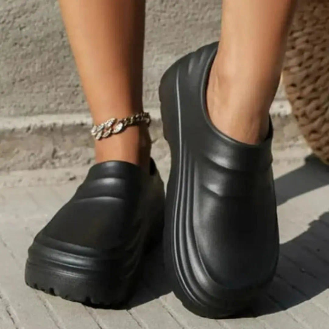 NursePro - Unisex Wide Toe Box 12-Hour Shift Clogs